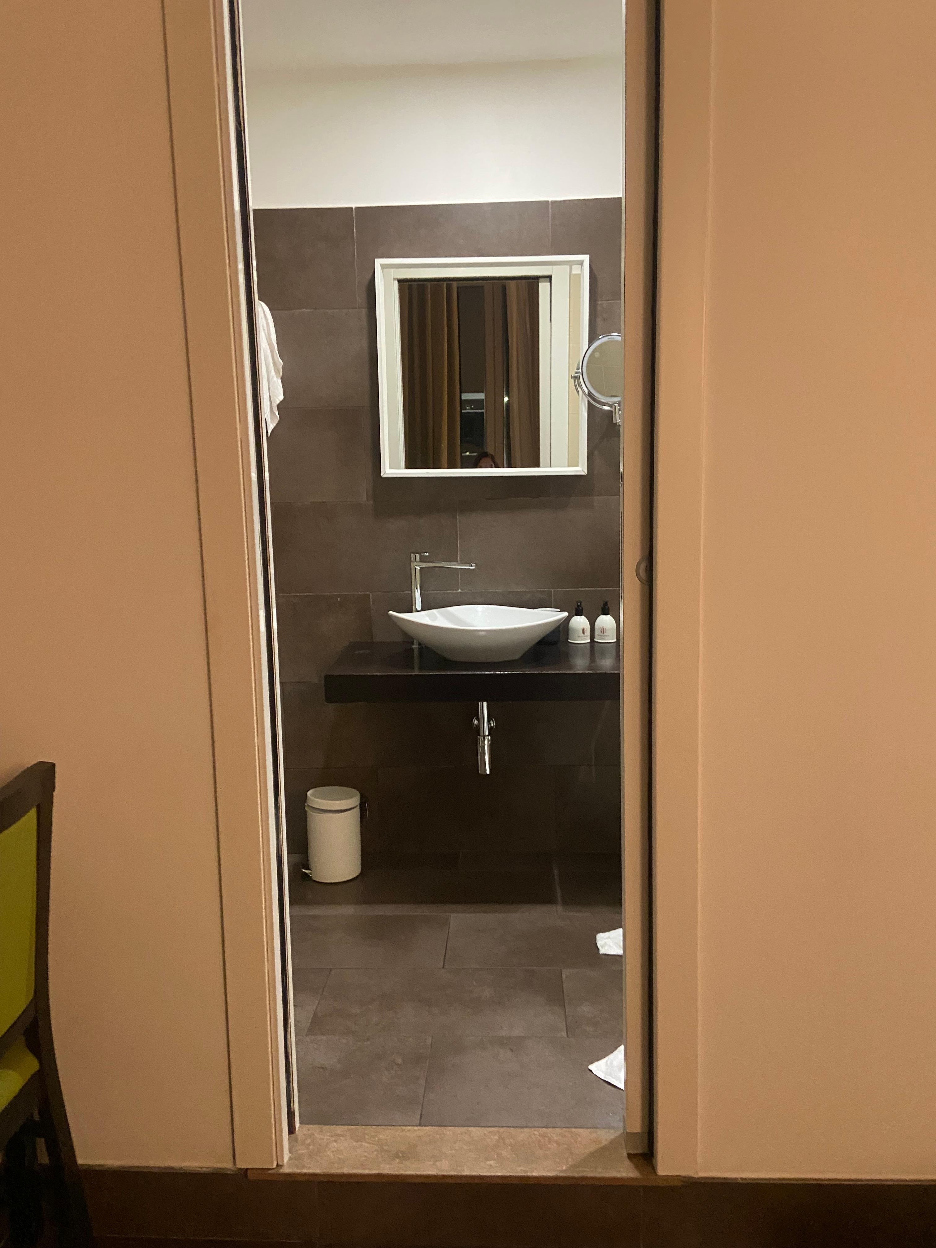 Banheiro dentro do quarto