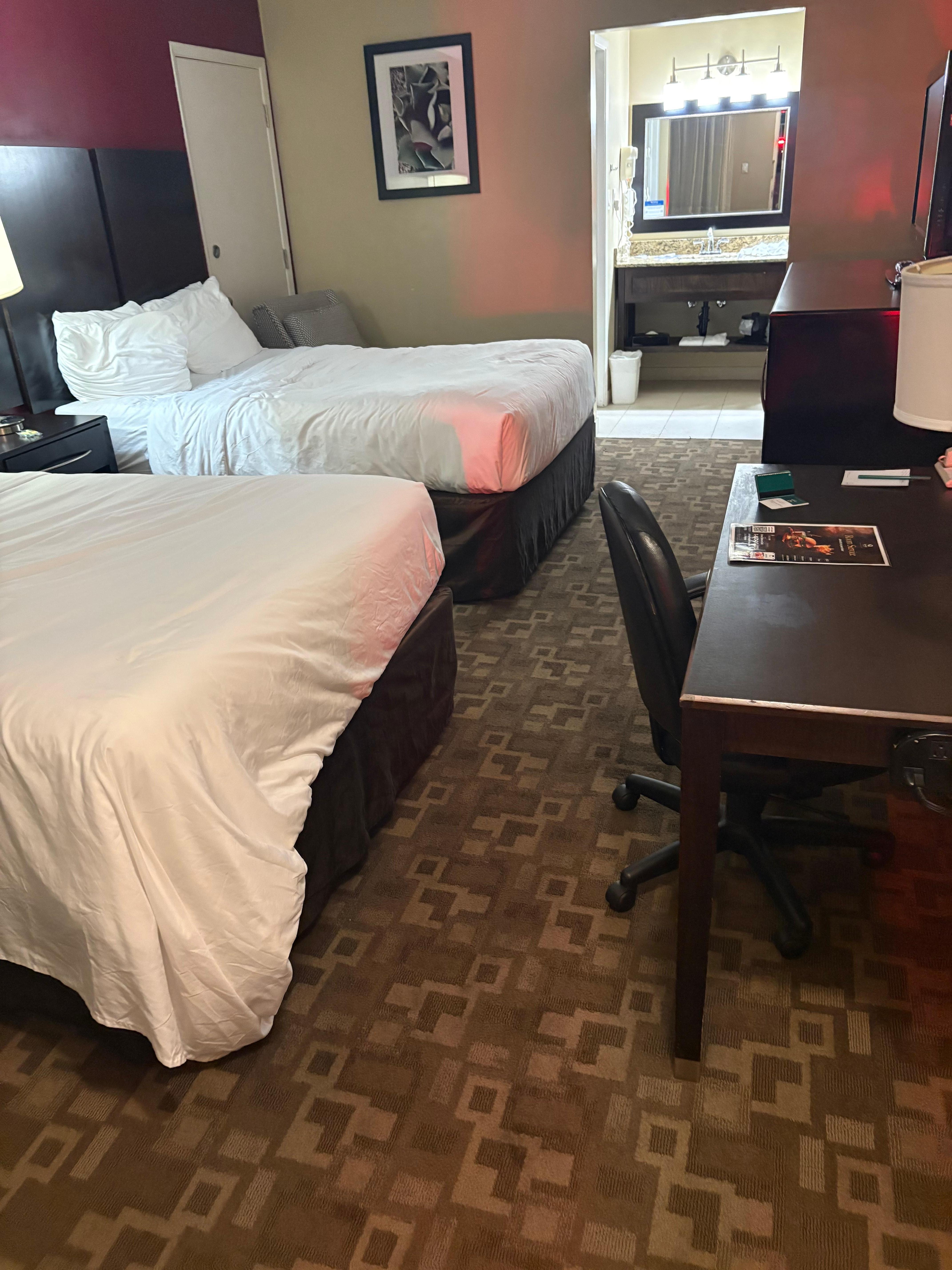 El cuarto no se parece nada a las fotos de expedía y que tienen en linea