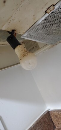 This is the light/hood above the stove.