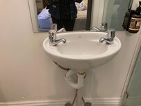 Lavabo salle d’eau on peut même pas se
Laver les dents et
La douche sale