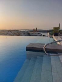 Top terrace pool
