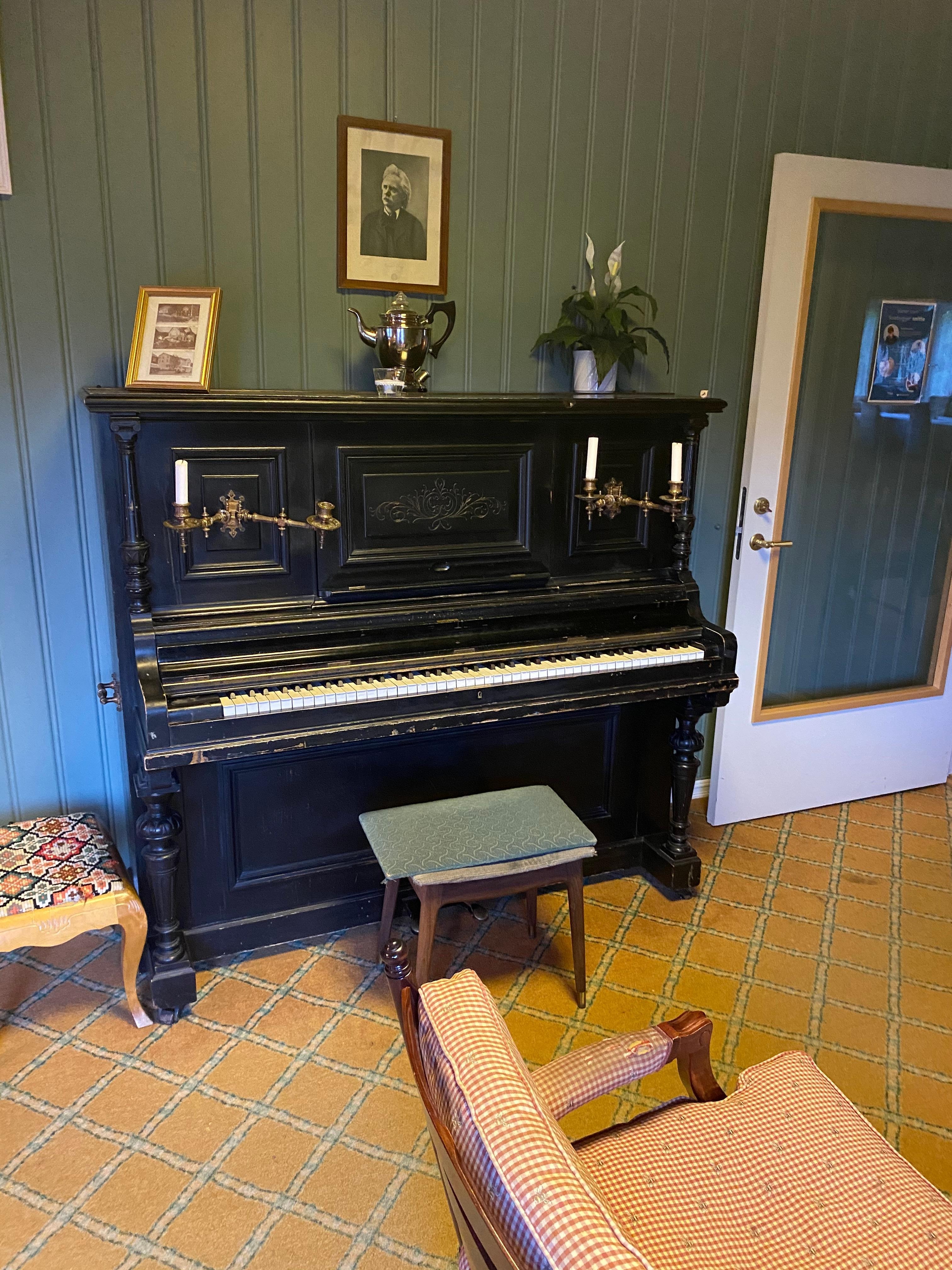 Nydeleg gammalt piano 👍