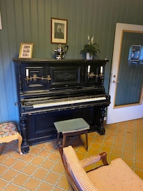 Nydeleg gammalt piano 👍