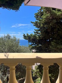 Vue sur mer de la terrasse juste à cÎté de la chambre