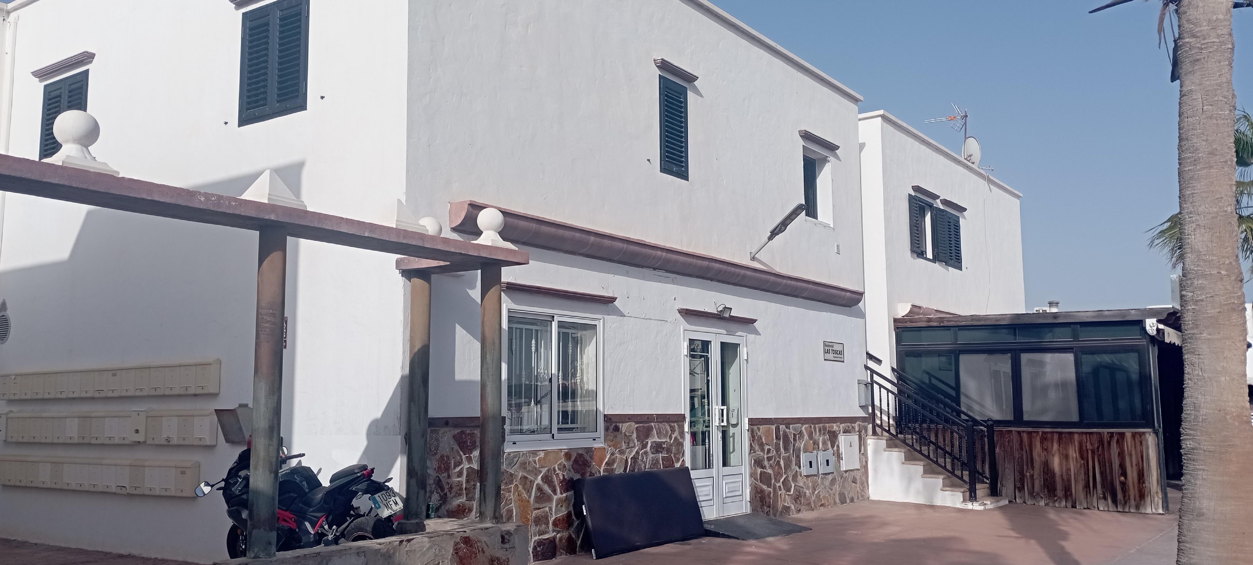 Appartement au bout à droite au dessus d'un café 