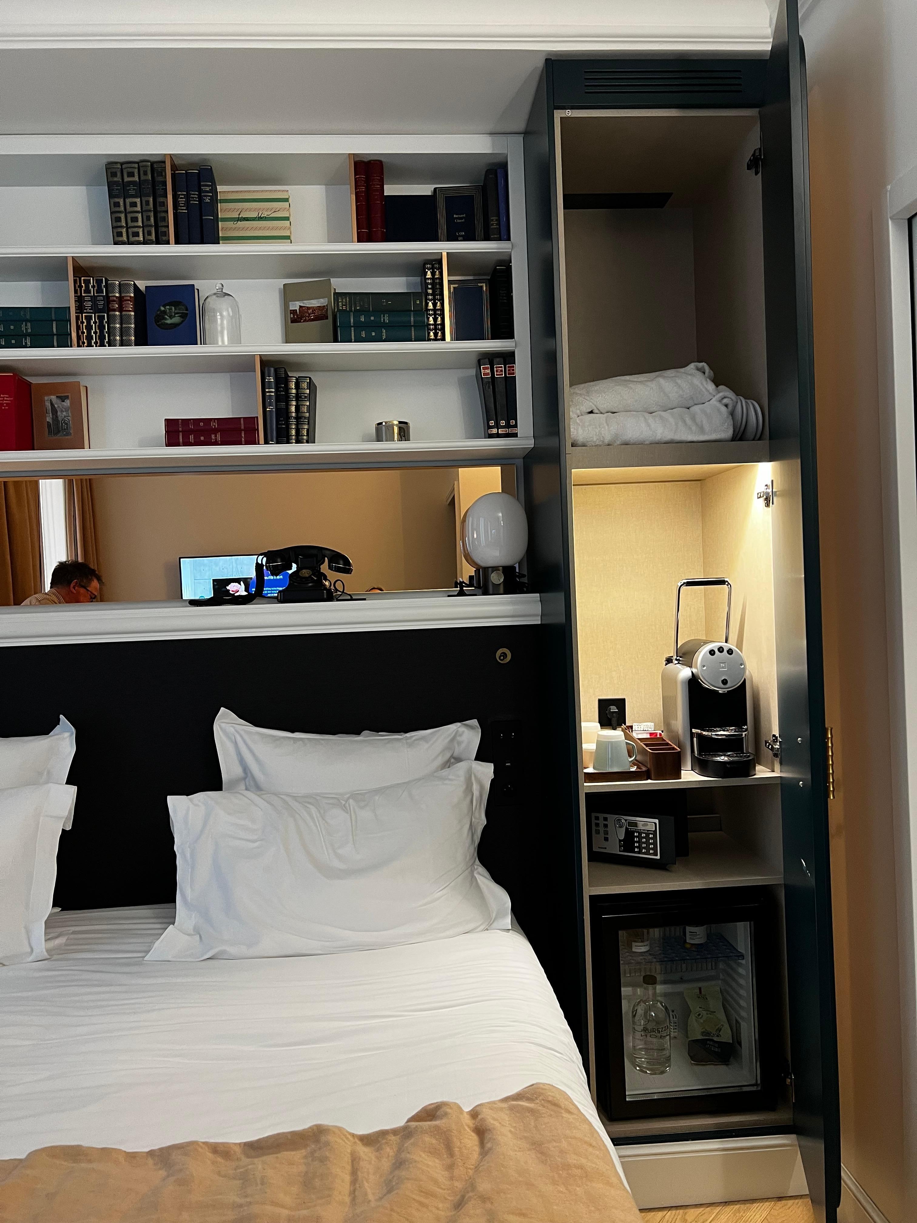 Tea, coffee and water with little nibbles 