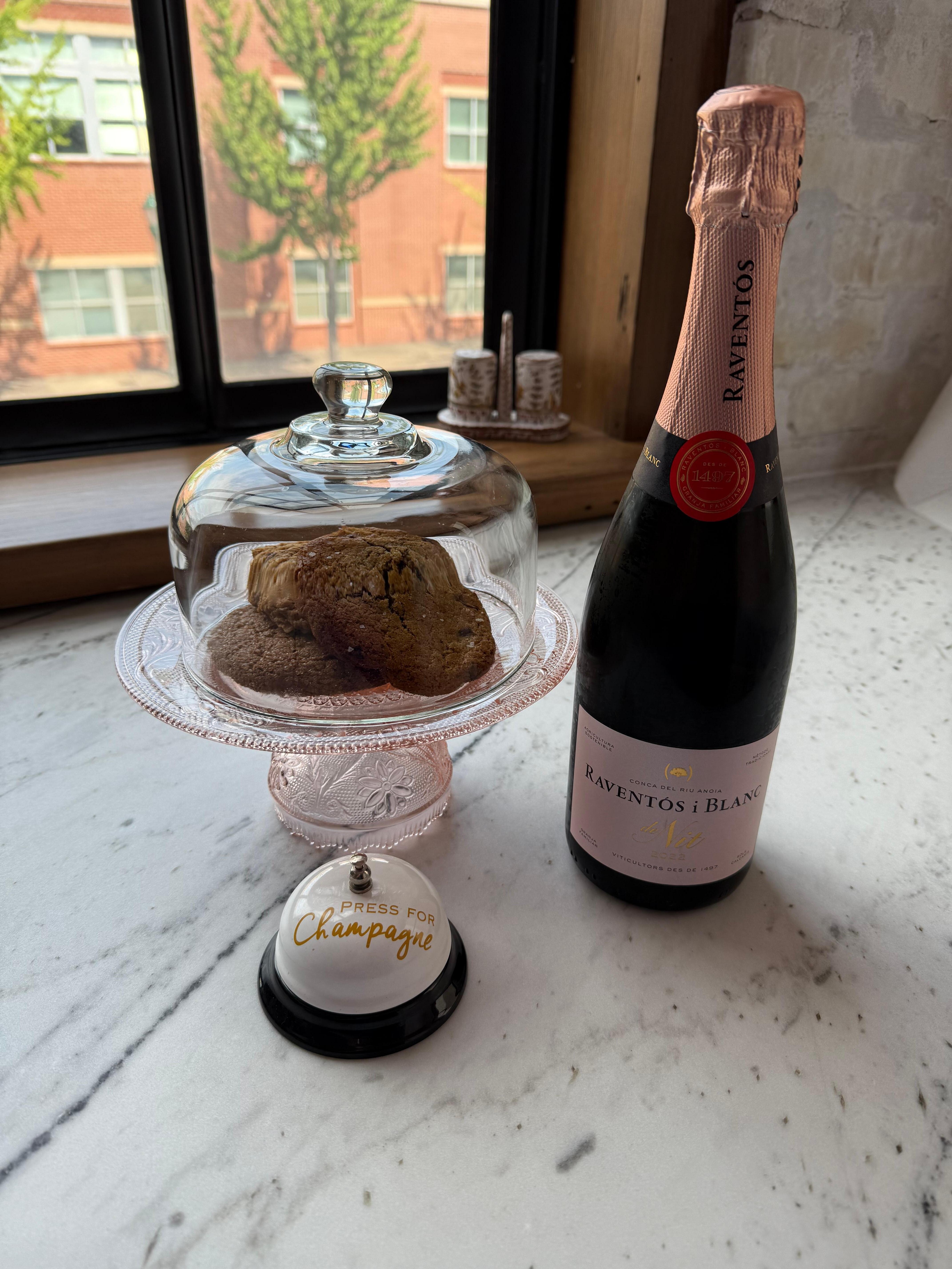 Dan and Lindsey spoiling us for our anniversary ! 