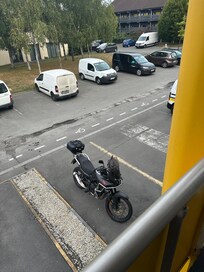 Parking infront of the hotel