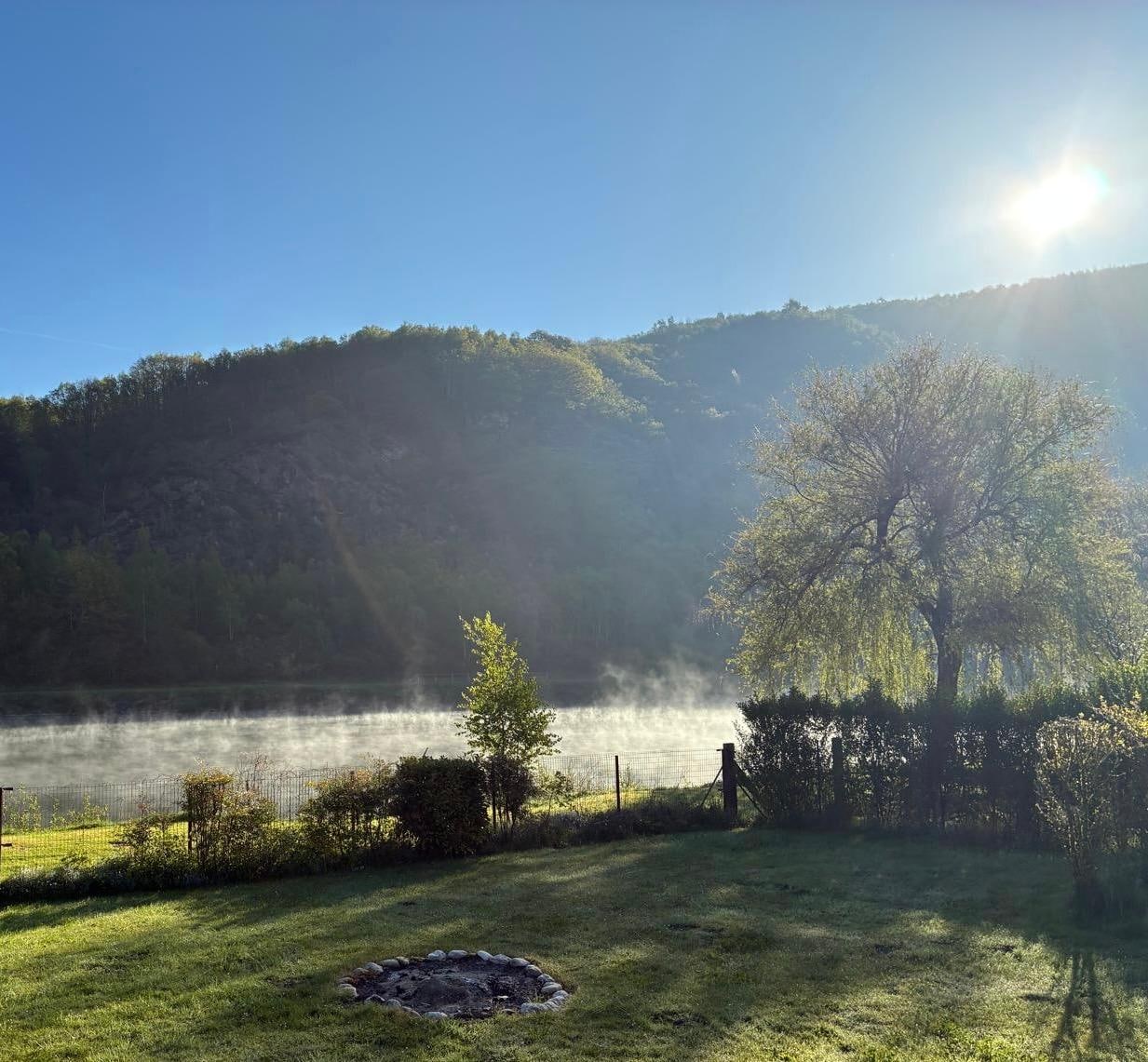 Ochtendmist op de Maas.