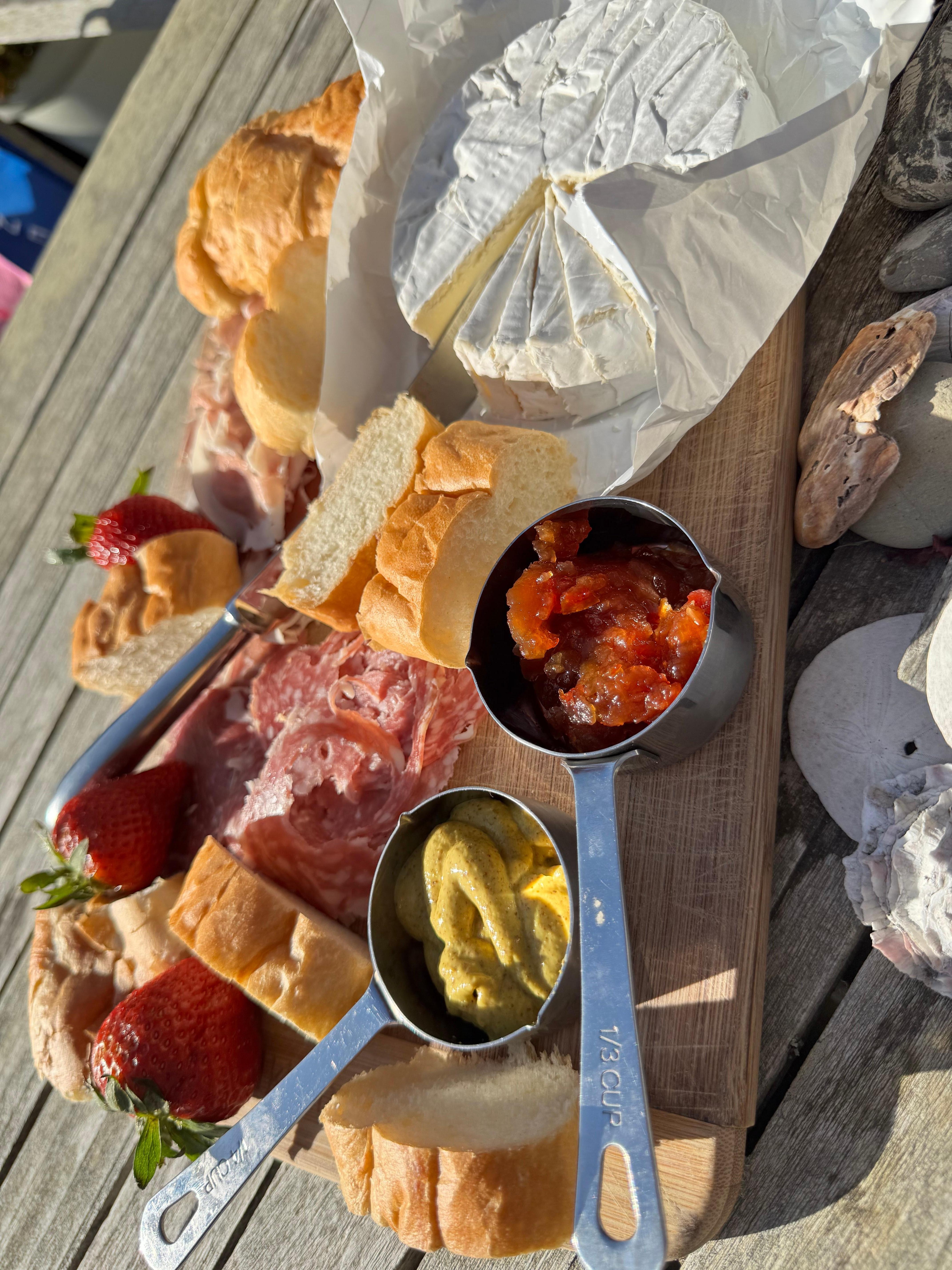 Everything needed can be sourced on
Walking distance 