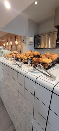 petit déjeuner, produits frais et français