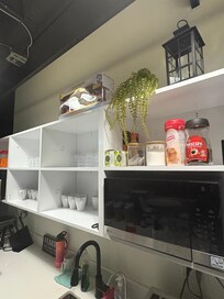 朝食の飲み物です。共用の冷蔵庫もたりました!