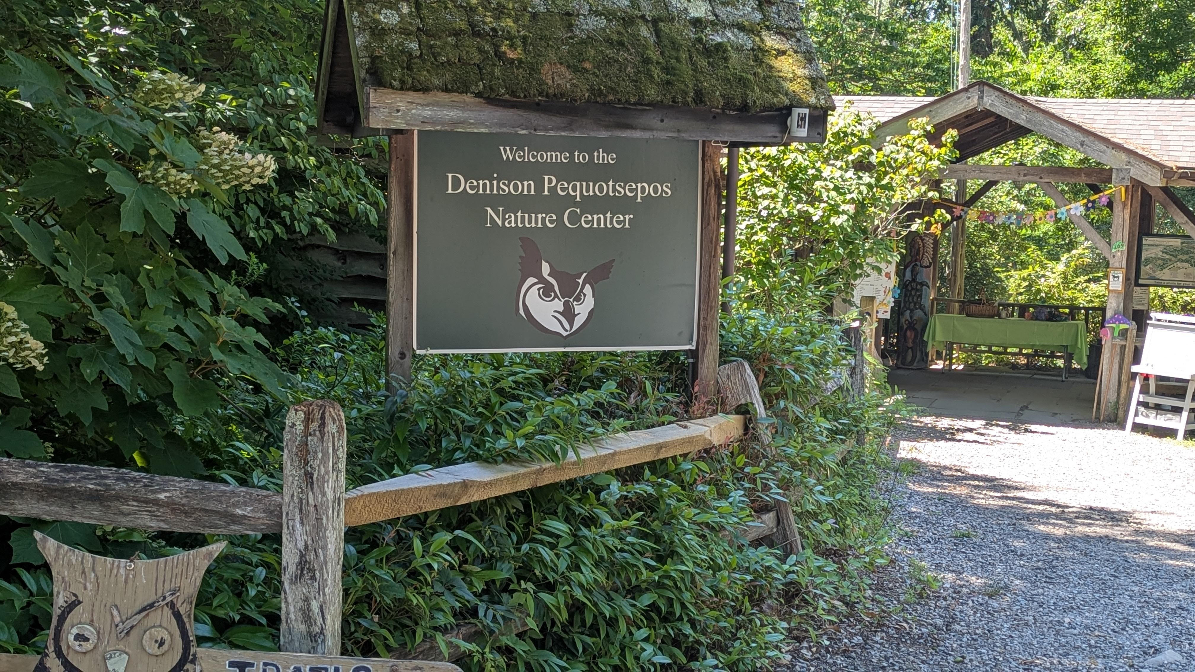 Nature preserve, great walking trails and a 5 minute ride from the farmhouse 
