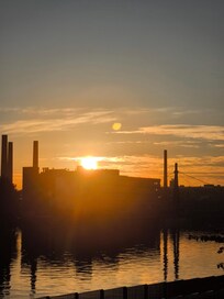 Der Sonnenaufgang war immer der beste Blick aus dem Fenster mit der Spree zusammen.