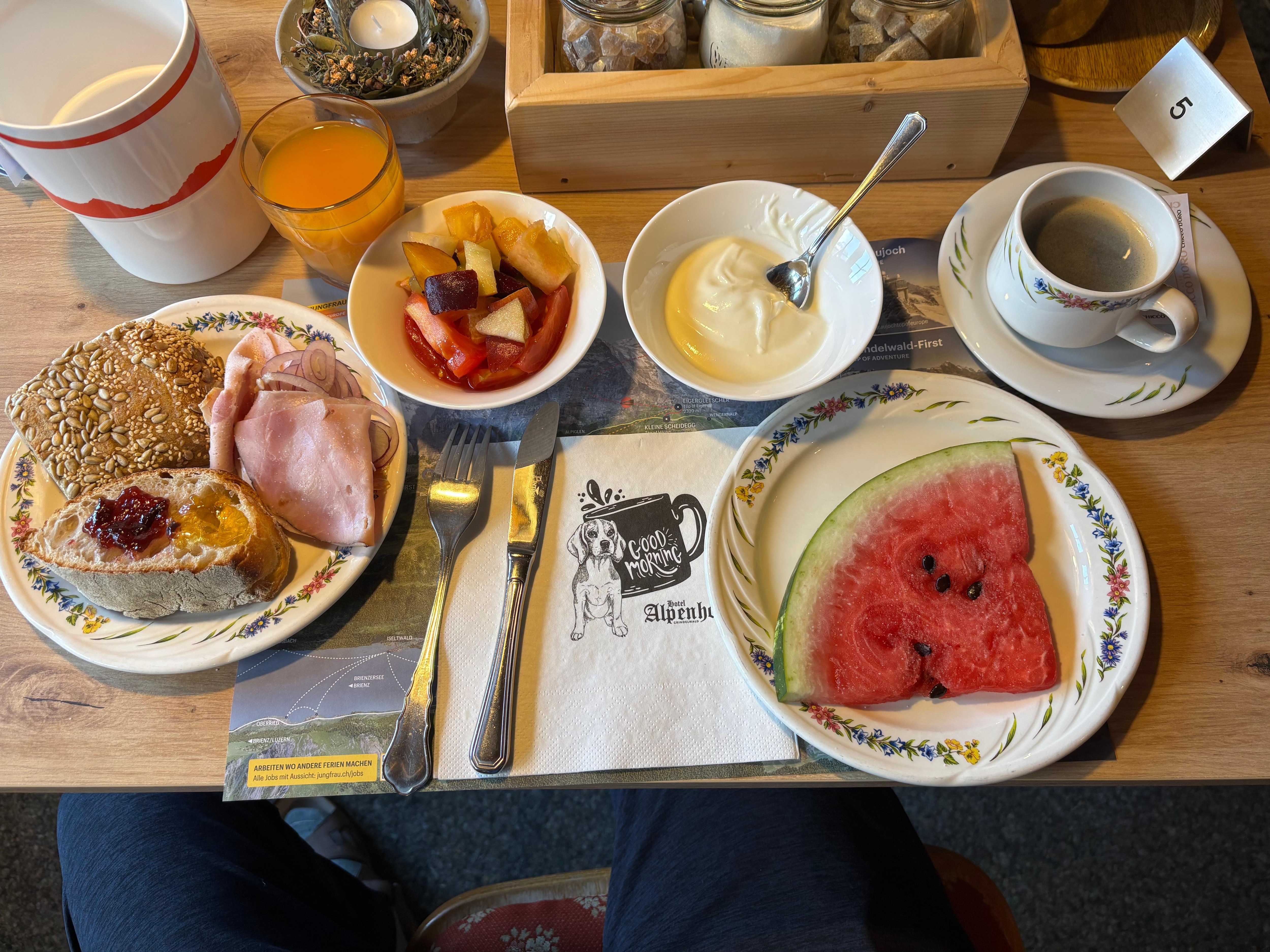 朝食