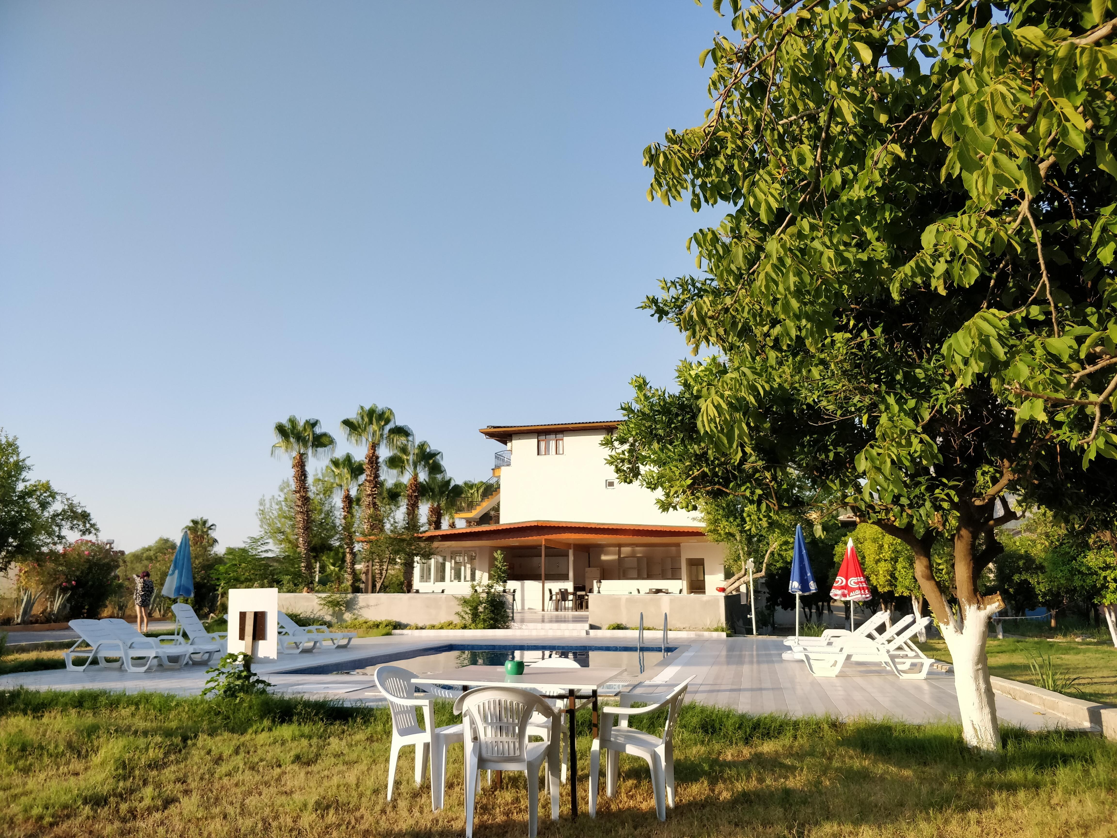 Вид со стороны бассейна