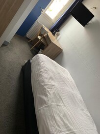 Chambre vue de l’entrée.