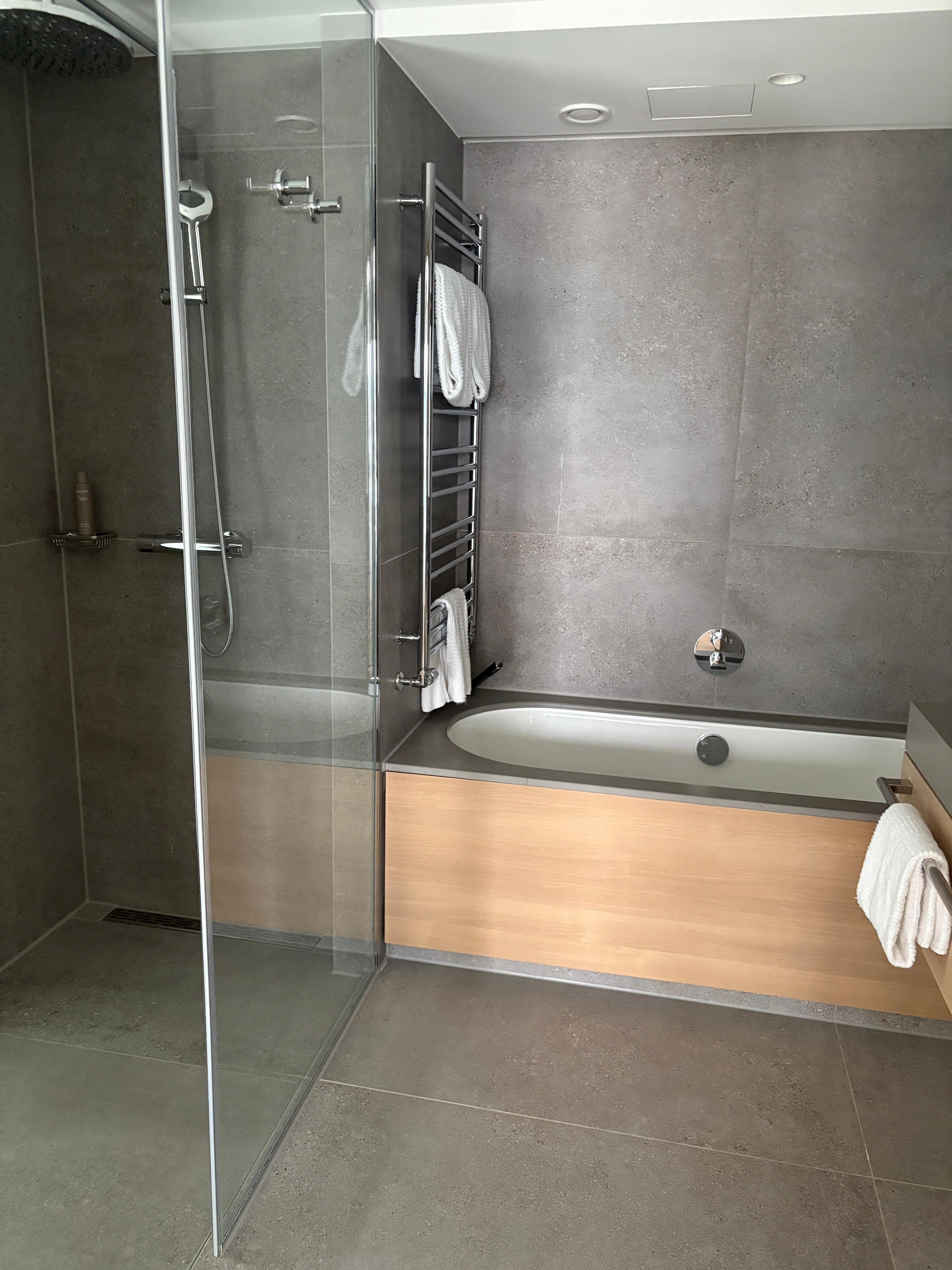 SDB Douche italienne/baignoire 