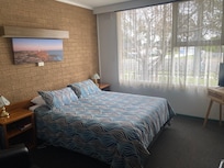 Light bright room. Firm comfy bed with blackout curtain and electric blankets Comfy