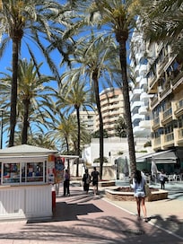 Fahrradverleih in der Nähe an der langen Promenade