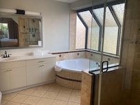 Master bath shower and tub