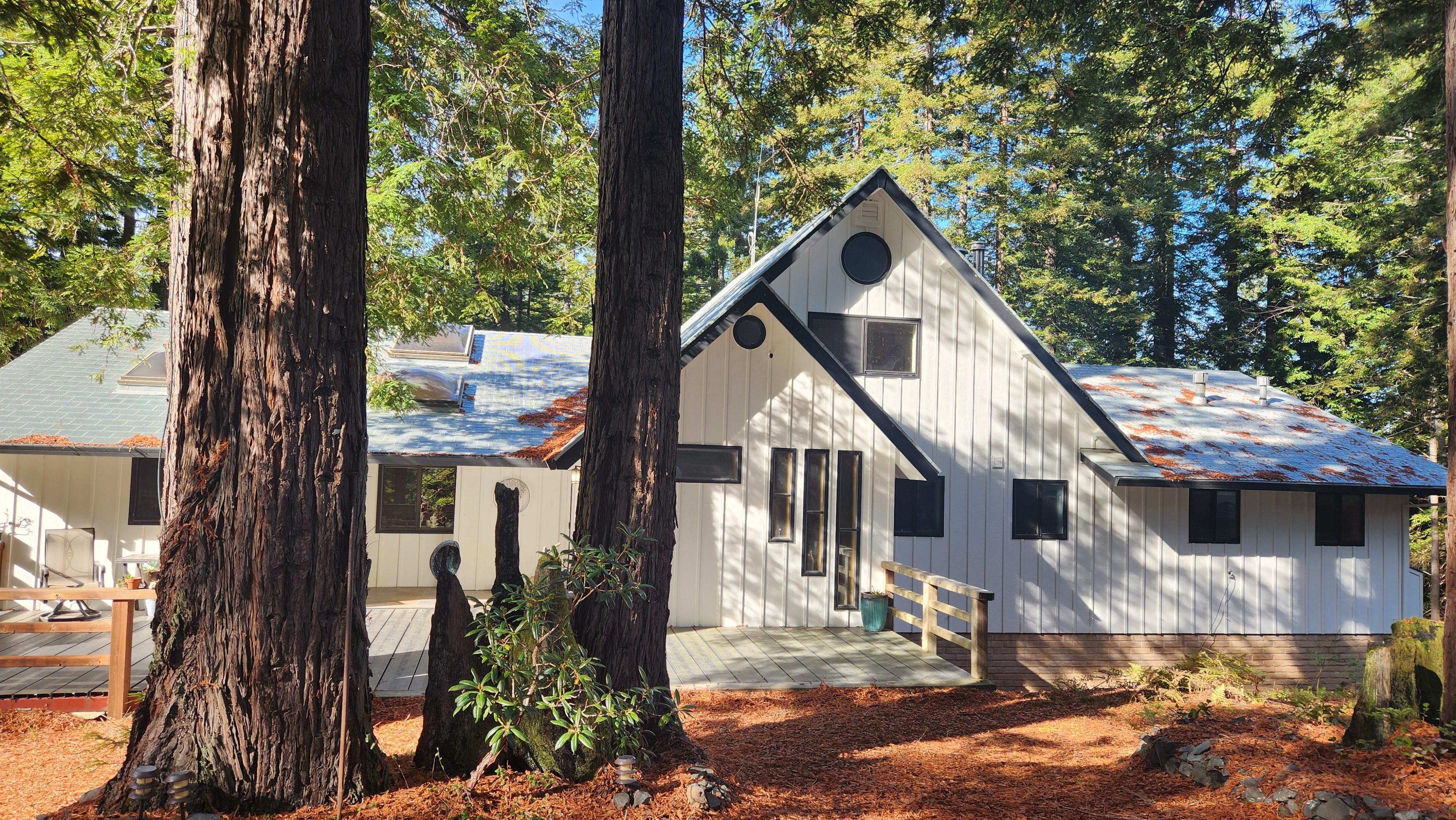 This is the view of the house when arriving. Lights were on and check in details were perfect.