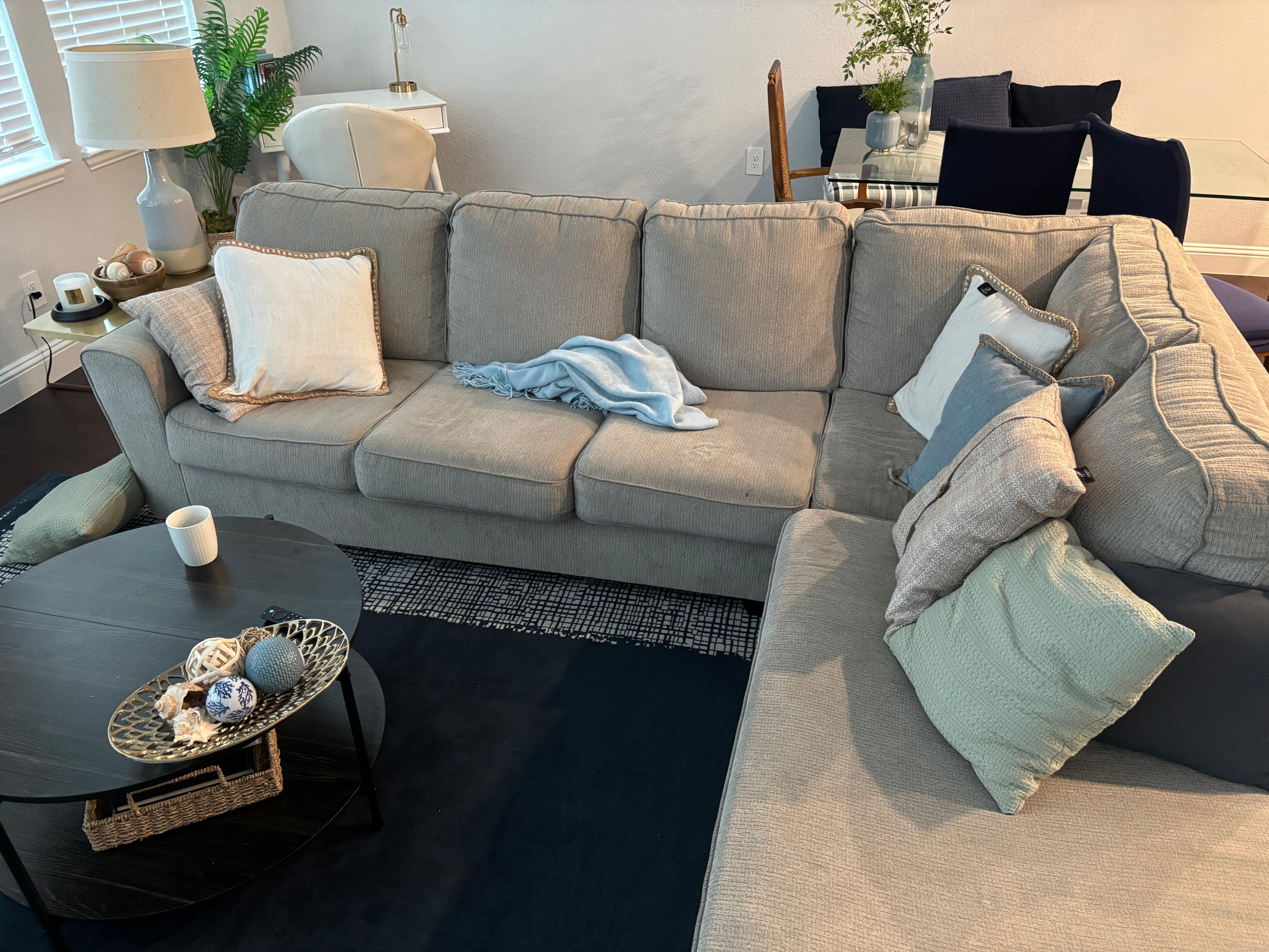 Low quality furniture and pillows 