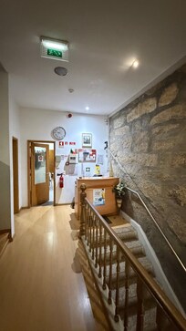 玄関から上がったフロントの様子