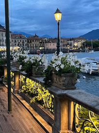 Evening in front of the Grand MENAGGIO.