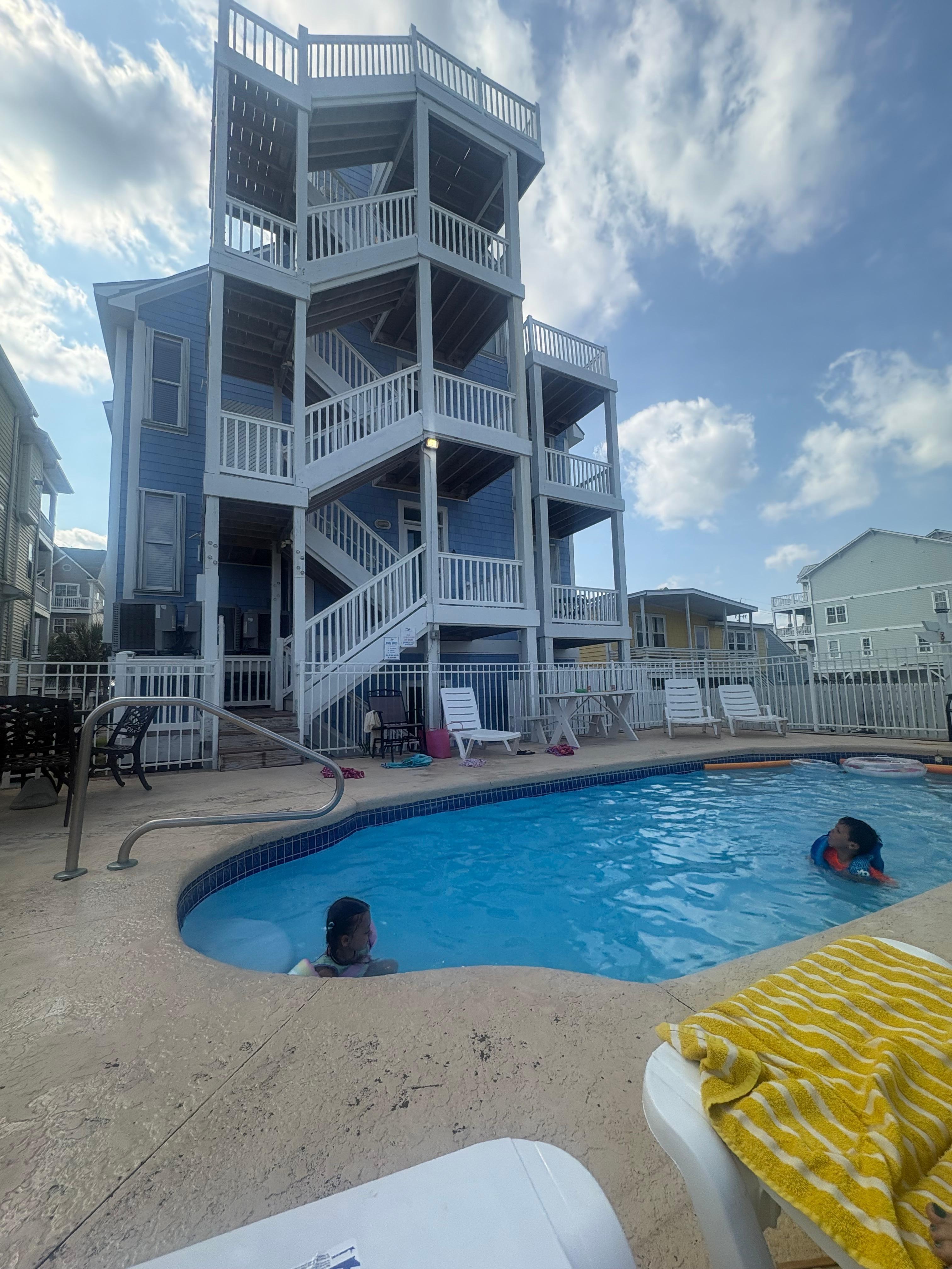 Photo looking at the house from the pool 