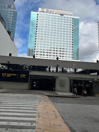 Afraid only took 1 picture of the outside