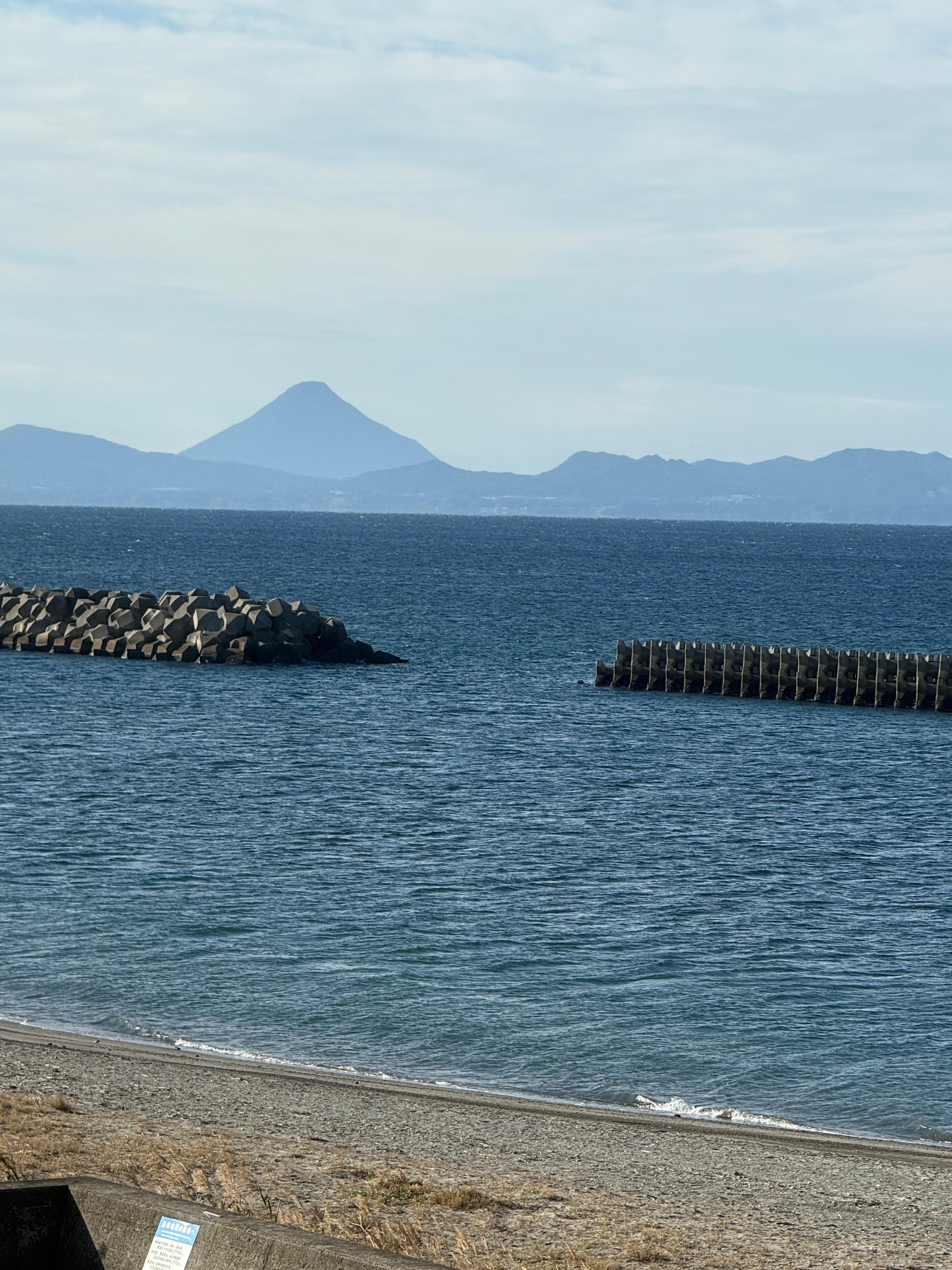 部屋からの開聞岳