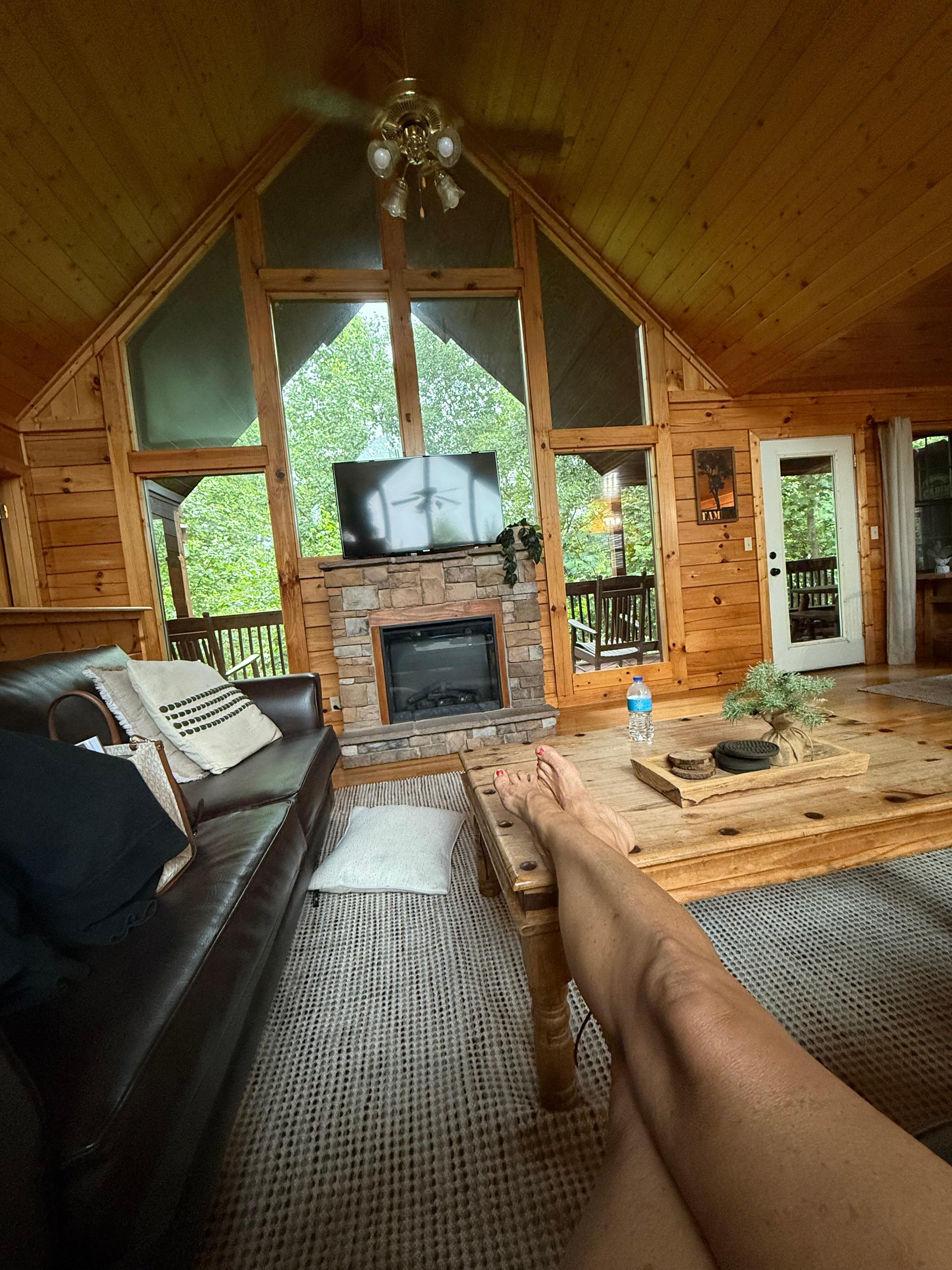 Beautiful cabin! 