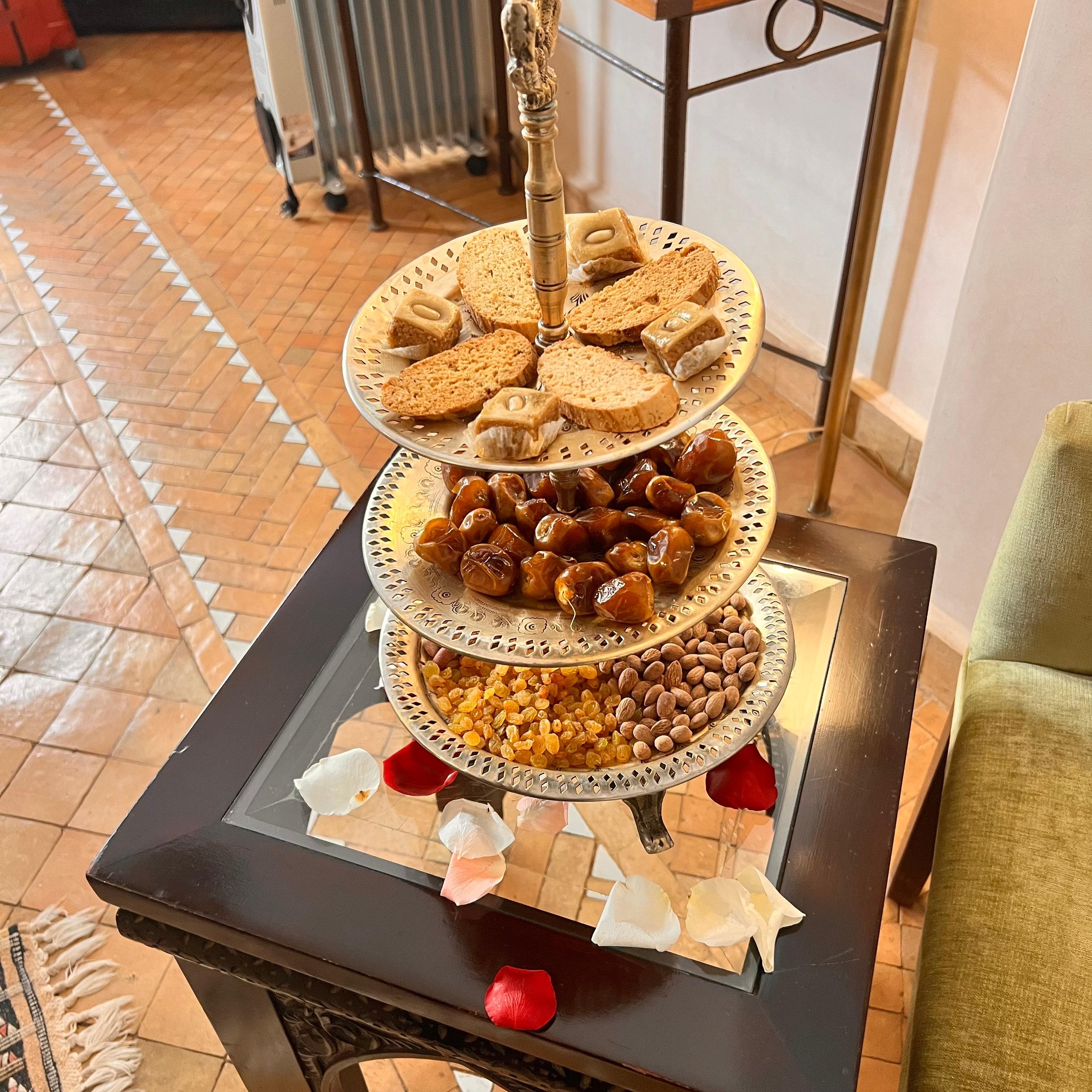 Frutas secas y Dulces de bienvenida en la habitación