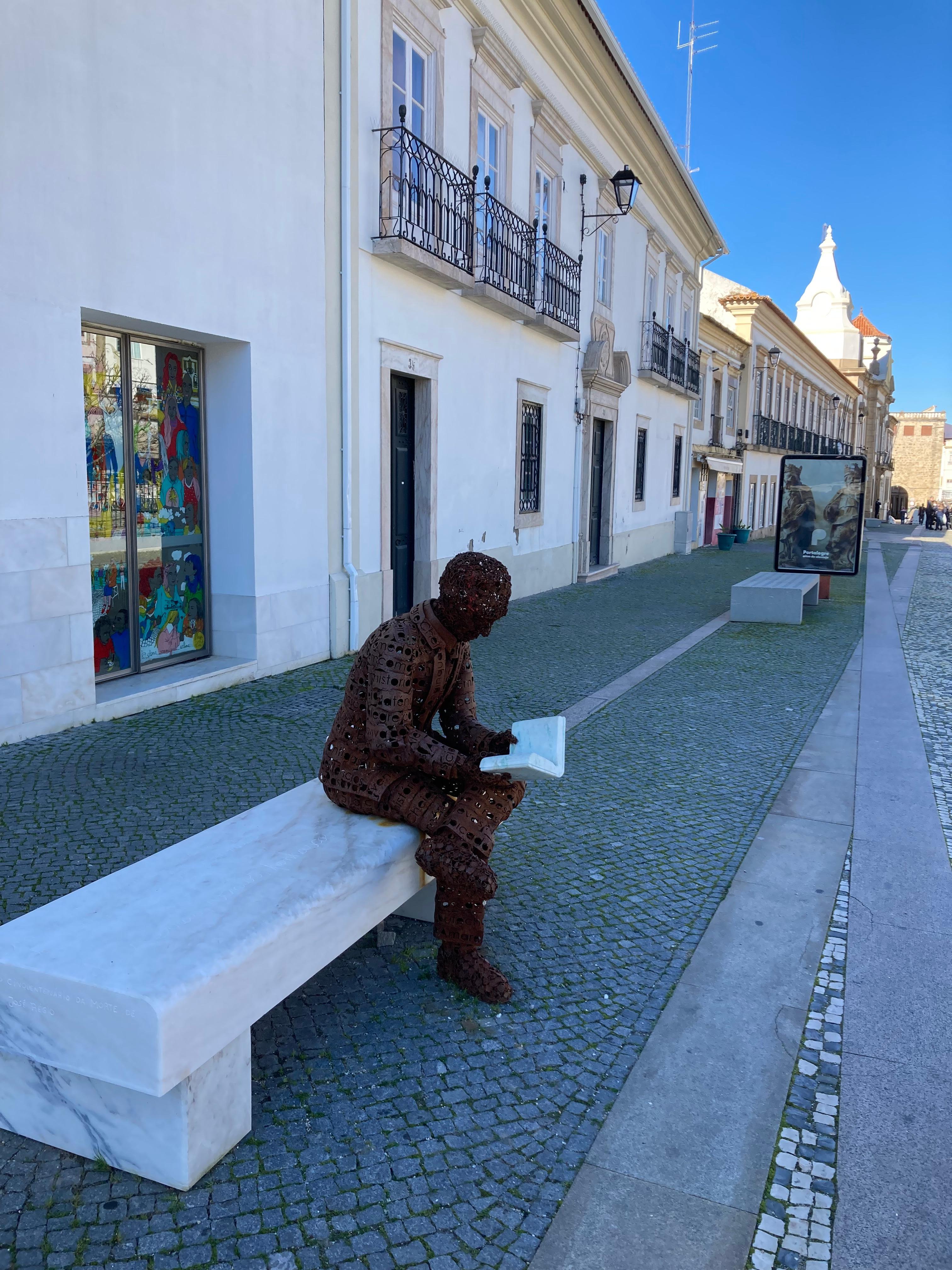 Place en face de la manufacture des tapisseries de Portalegre