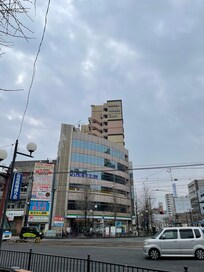 遠遠都可以見到酒店,唔難搵