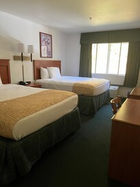 部屋はじゅうぶんな広さ