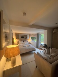Gate 1 room