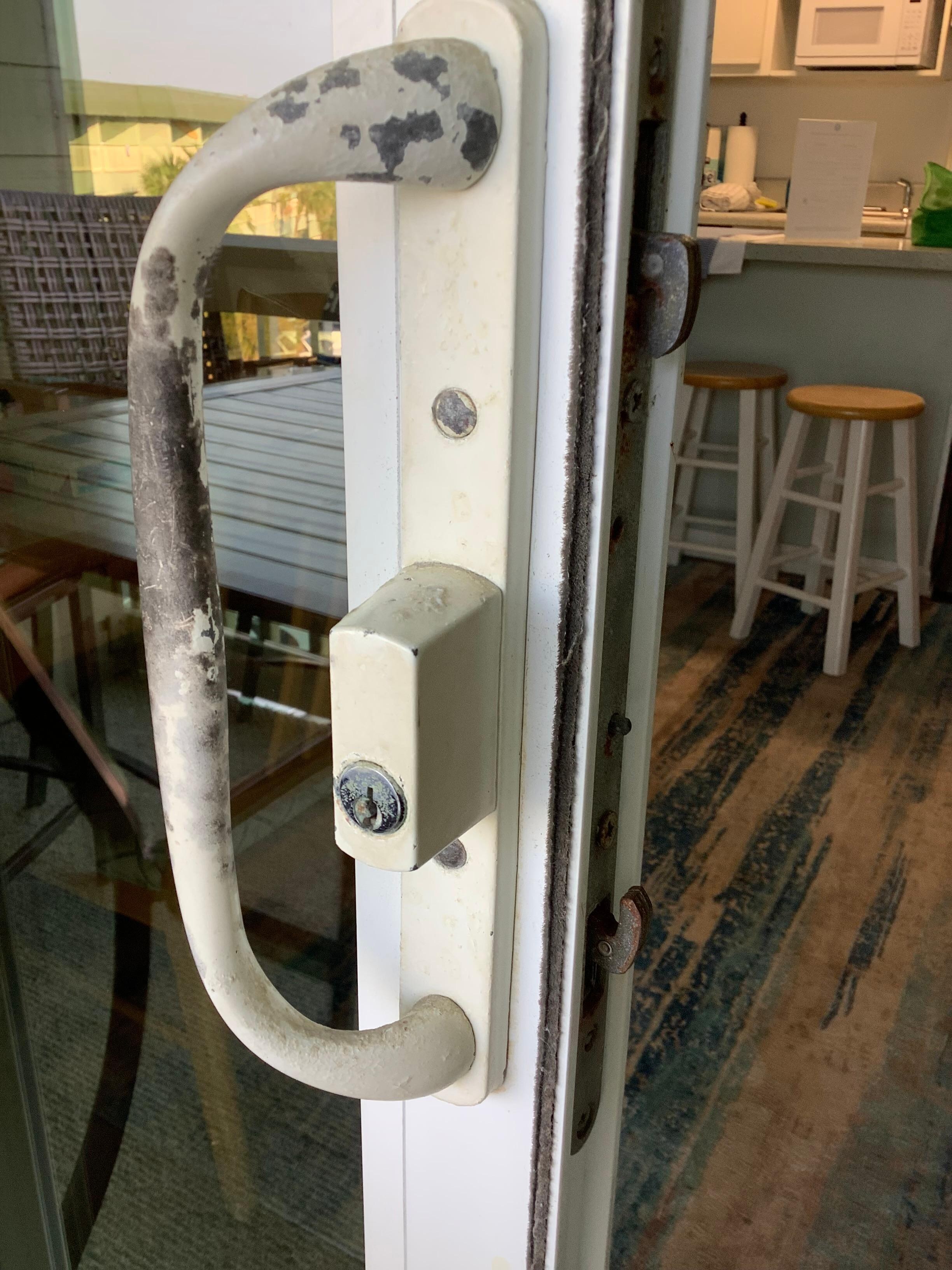 Worm & rusty door handle