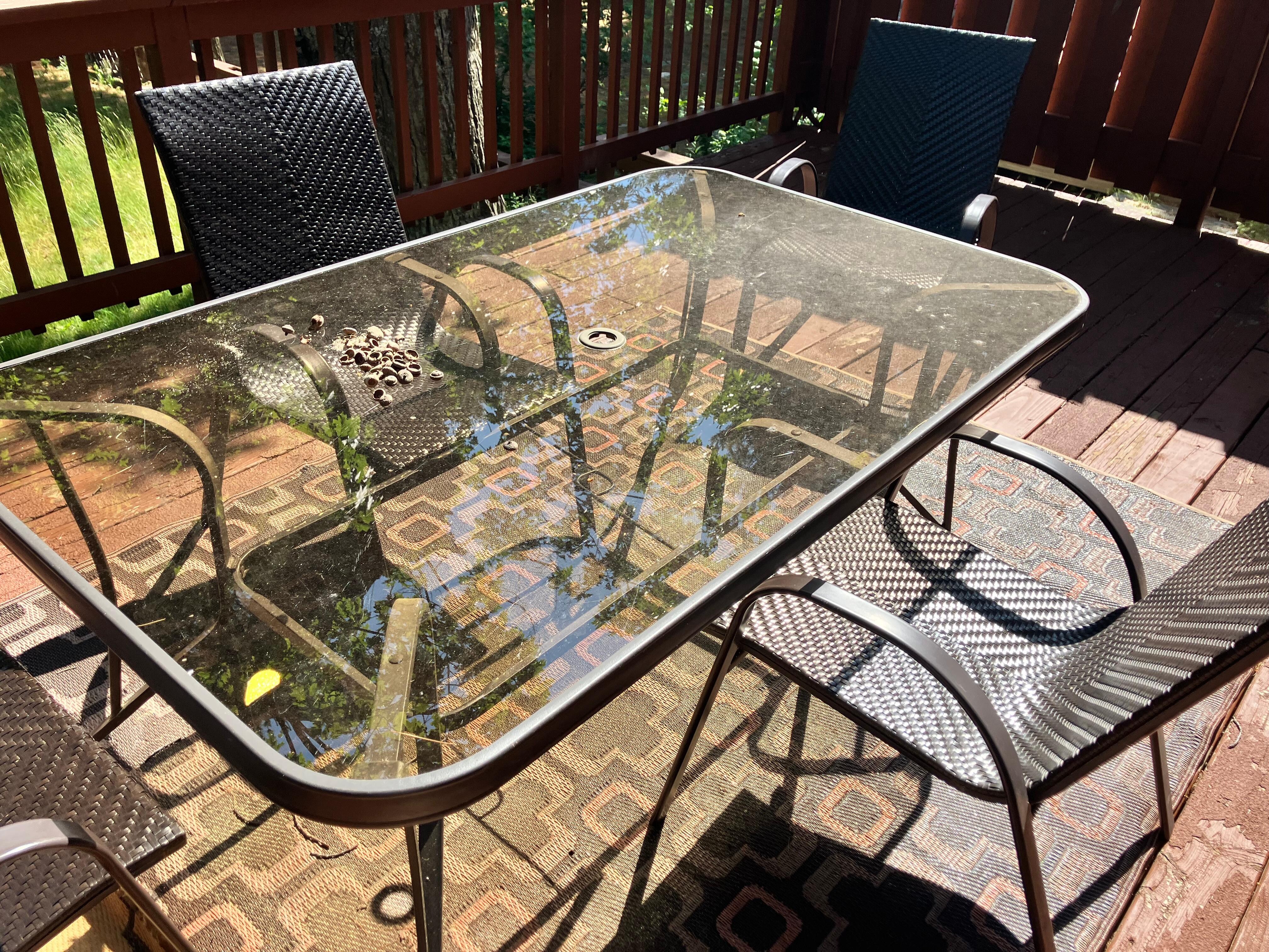 Outdoor table and chairs pretty dirty, not well kept 