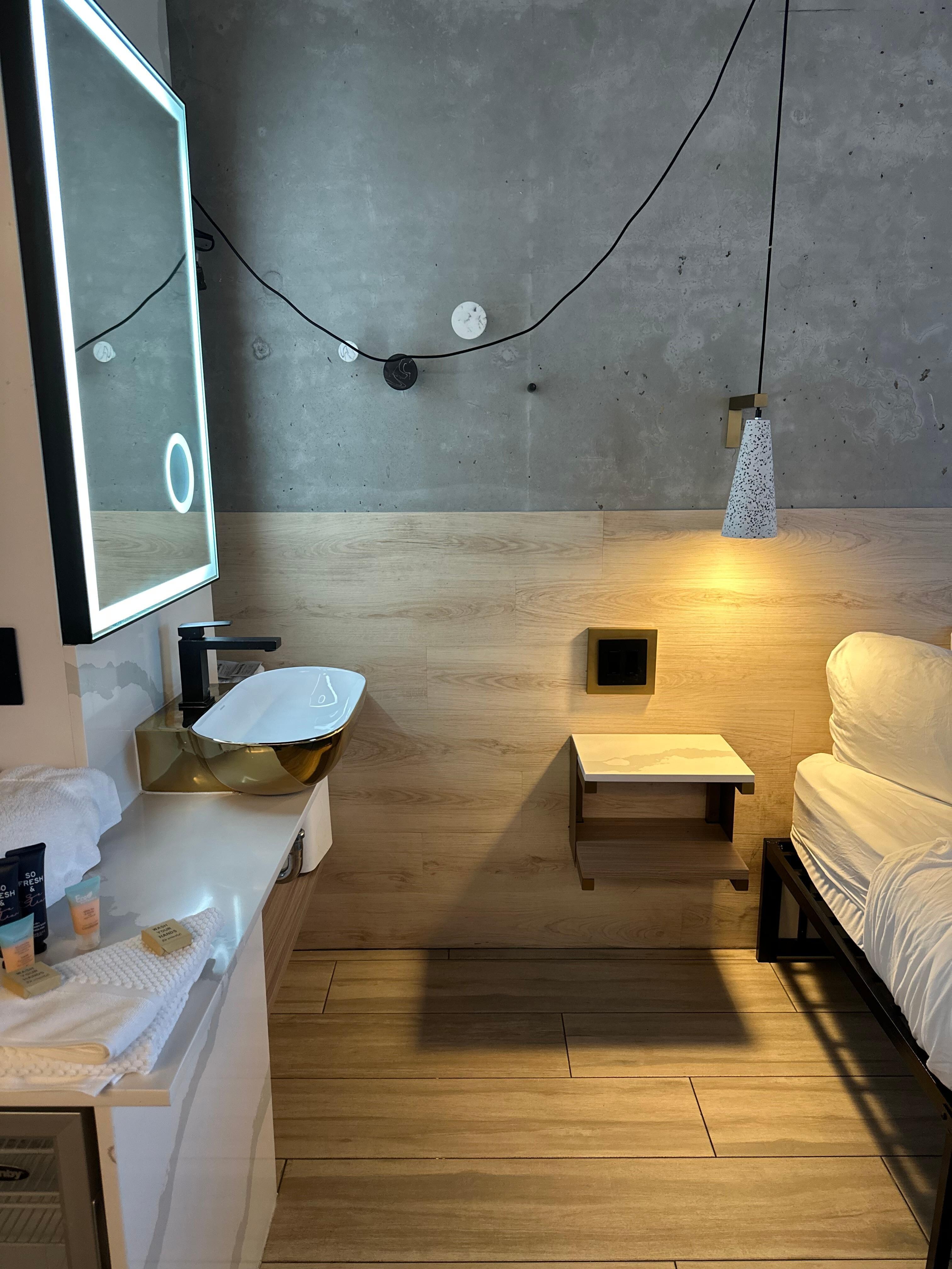 King guest room 