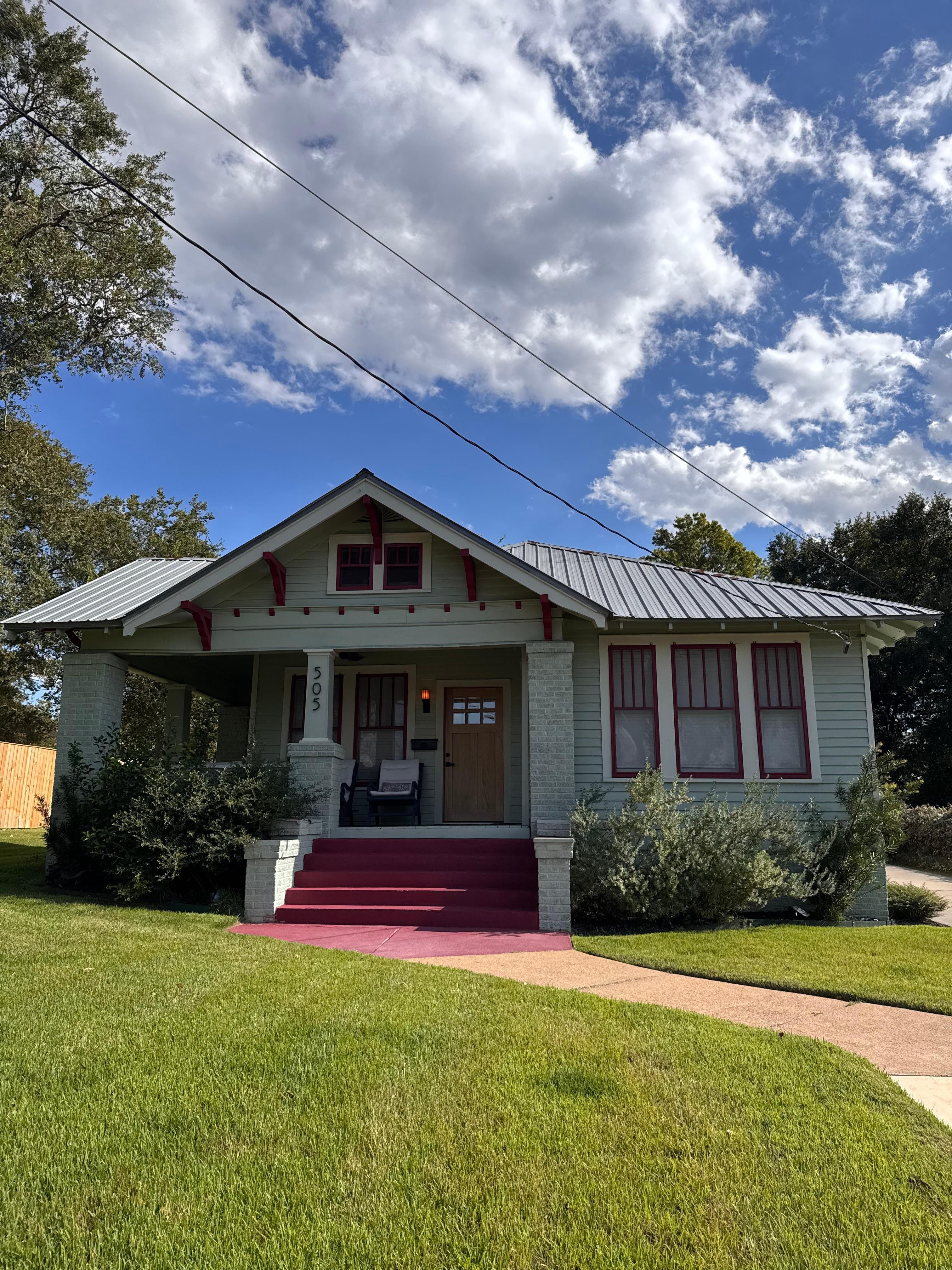 Cutest little house!
