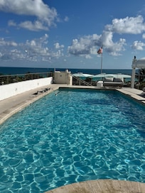 Roof top pool and Jacuzzi