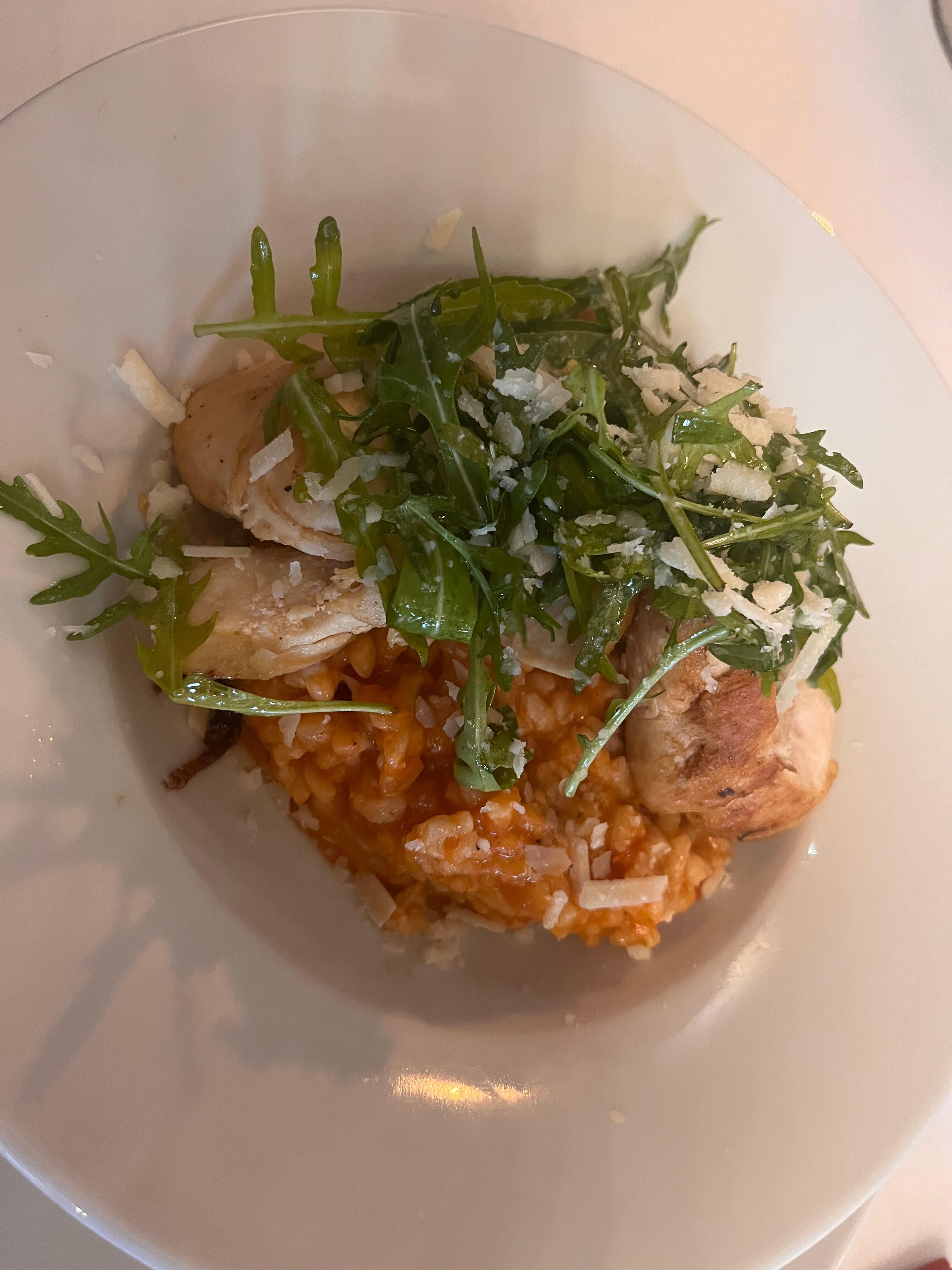 Hähnchenroulade Toskana Art auf Tomaten Risotto 