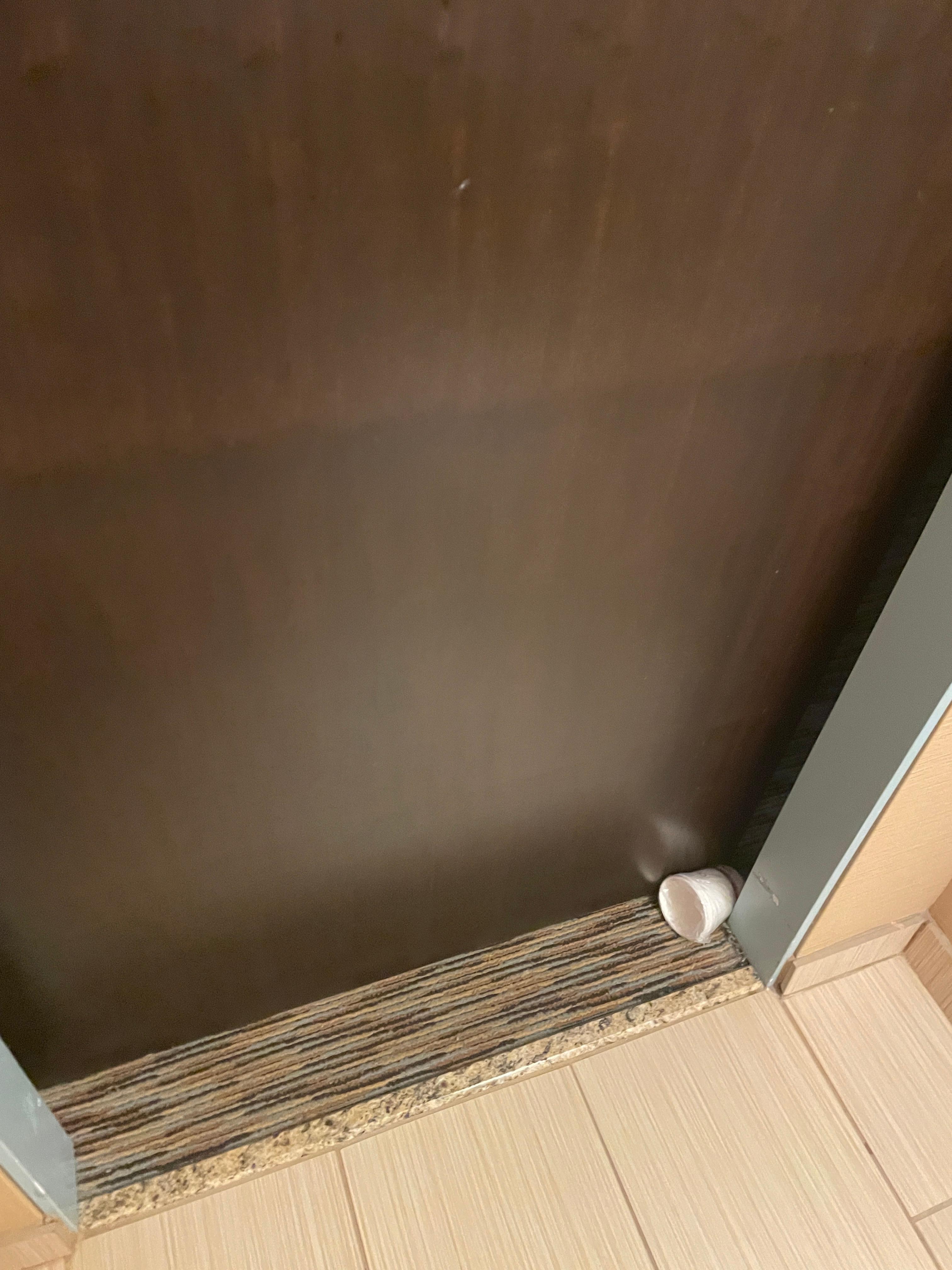 Had to use cups to keep the door from opening 