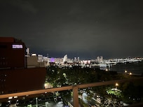 部屋からの夜景も素晴らしかったです。