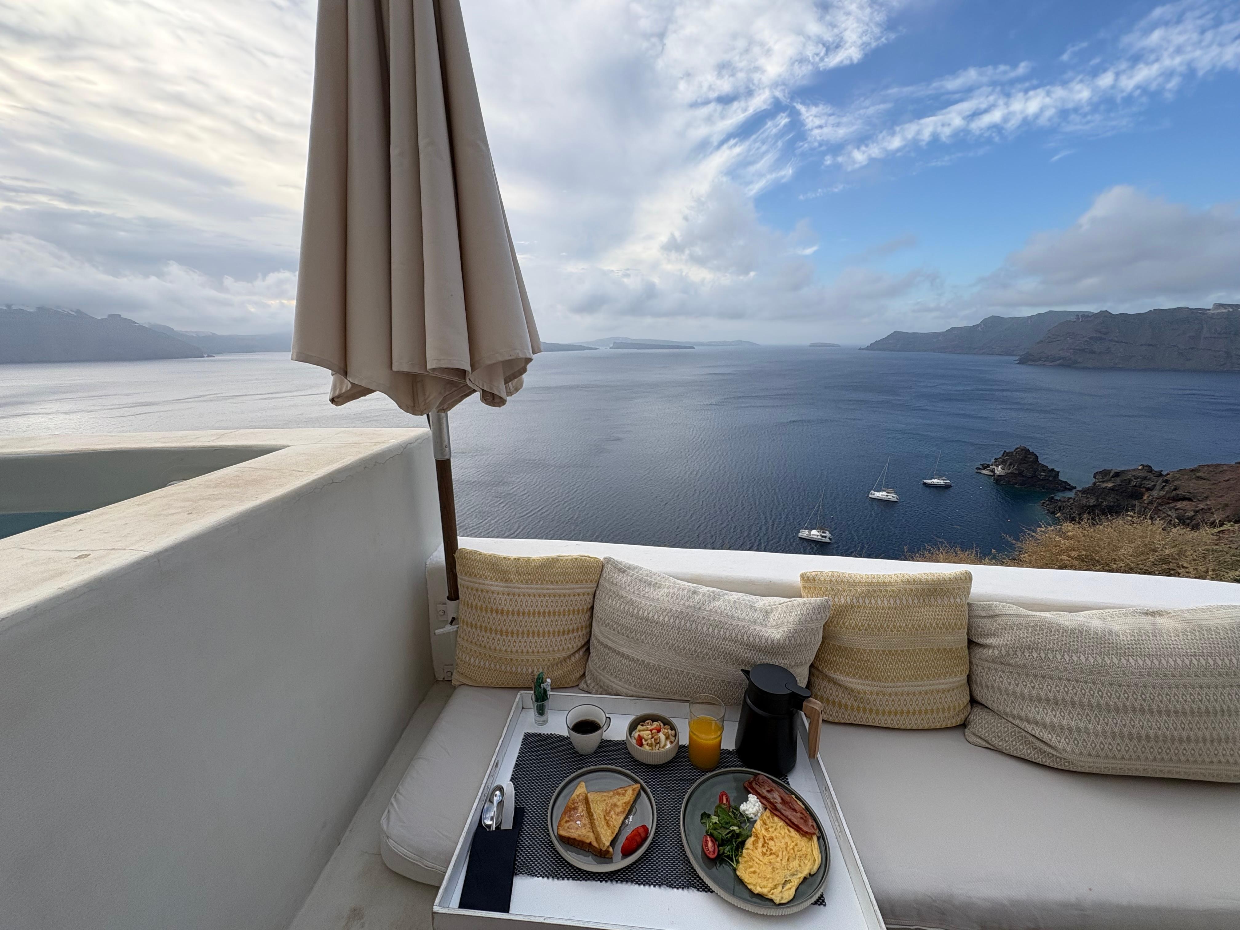 Café da manhã servido todos os dias no quarto.