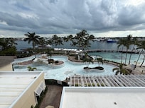 Closed pool