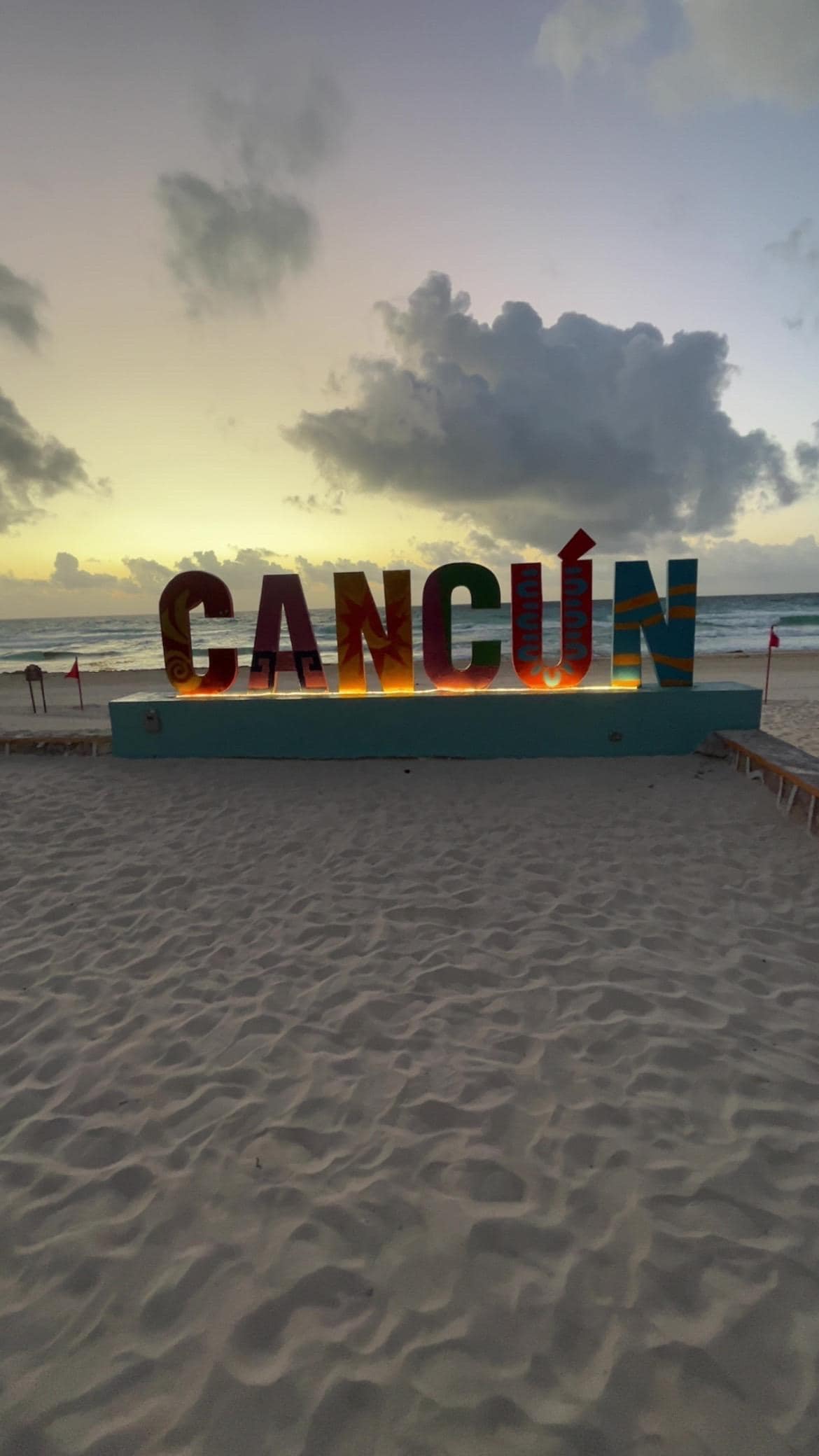 Didn’t even have to leave the resort to get a pic of the Cancún sign.