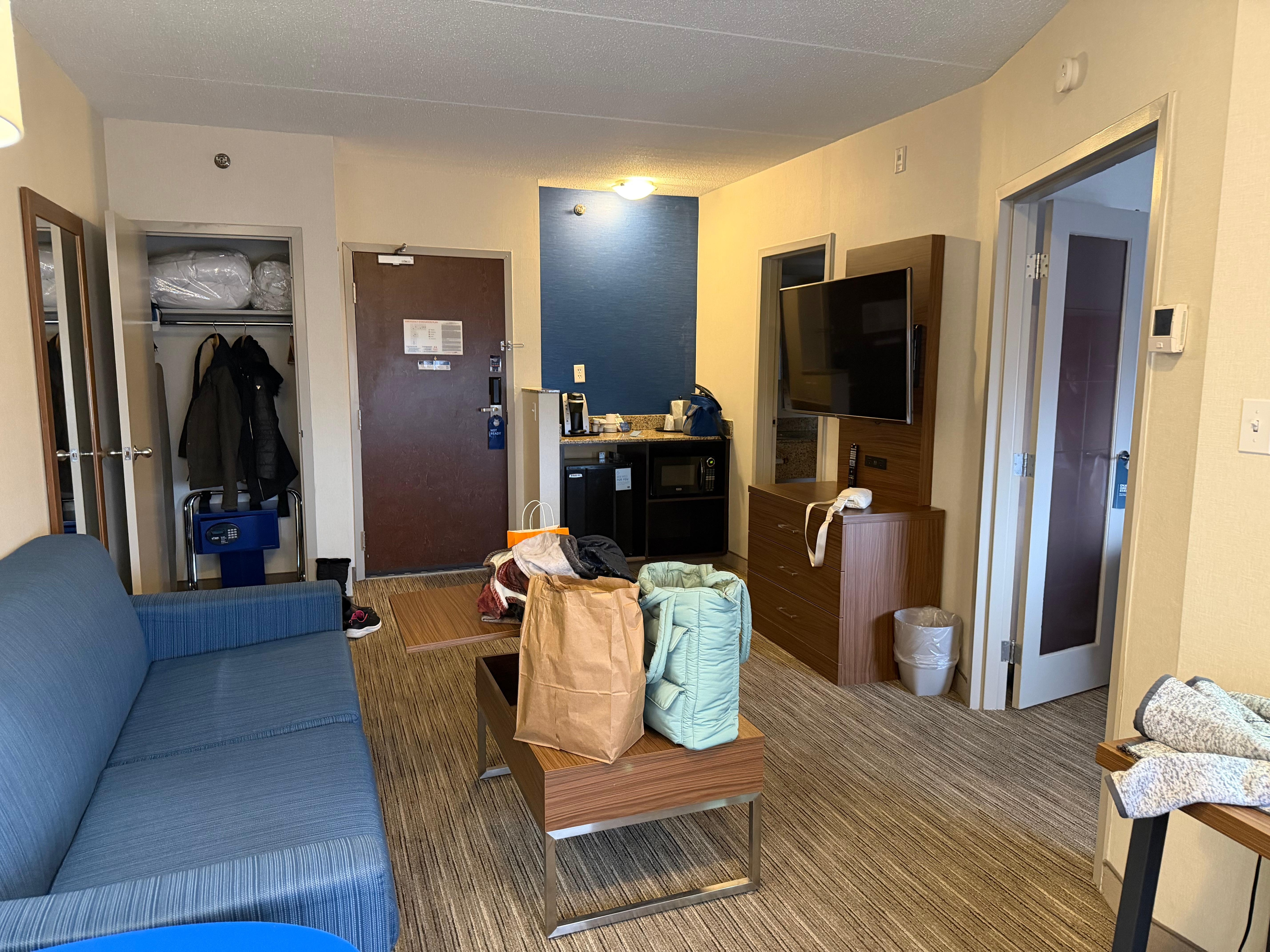 Sitting or work area with work setup stations and pull out couch. Tv in room 